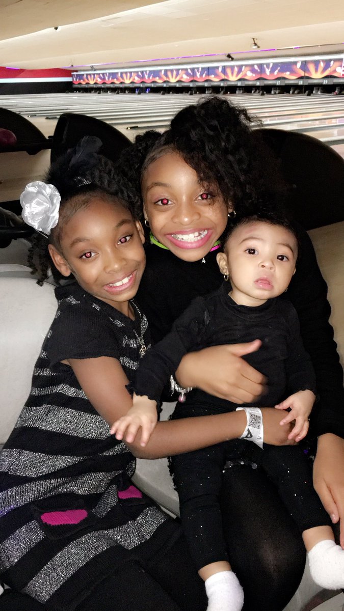 yayathaboss's tweet photo. #HappyNewYear2018🎊🌟, I’m thankful to live yet another year to see my beautiful baby girls grow &amp; blossom. ♥️
#MyBabies #3ofMe https://t.co/mFkE8i9TOO