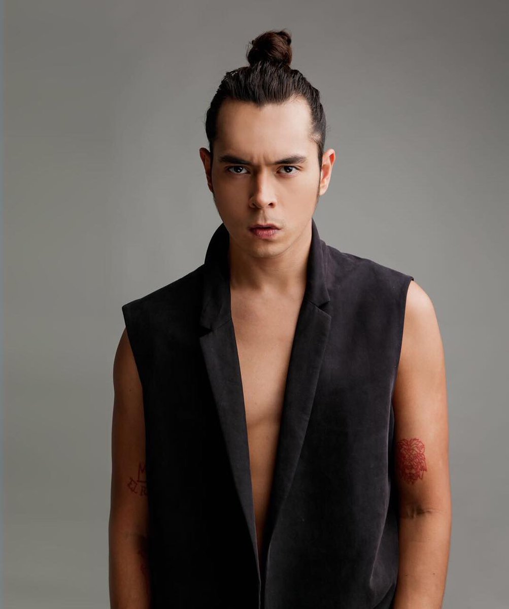 ph_guys's tweet photo. #Hot #Hunk #Philippines #shirtless #HandsomeMan #Abs #briefs #trunks #Hotness #HappyNewYear #Welcome2018 #BTSxRockinEve #Hello2018 #2018 #ShowtimeHappyNewYear 

@jakecuenca https://t.co/QUw5Ziyy2n