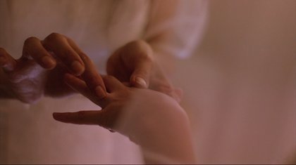 내가 사랑하게된 #립반윙클의신부 웨딩드레스를 입은 쿠로키 하루 너무 아름다웠다.. 화면 자체도 예쁘고 섬세하고. 주인공을 둘러싼 모든 것이...