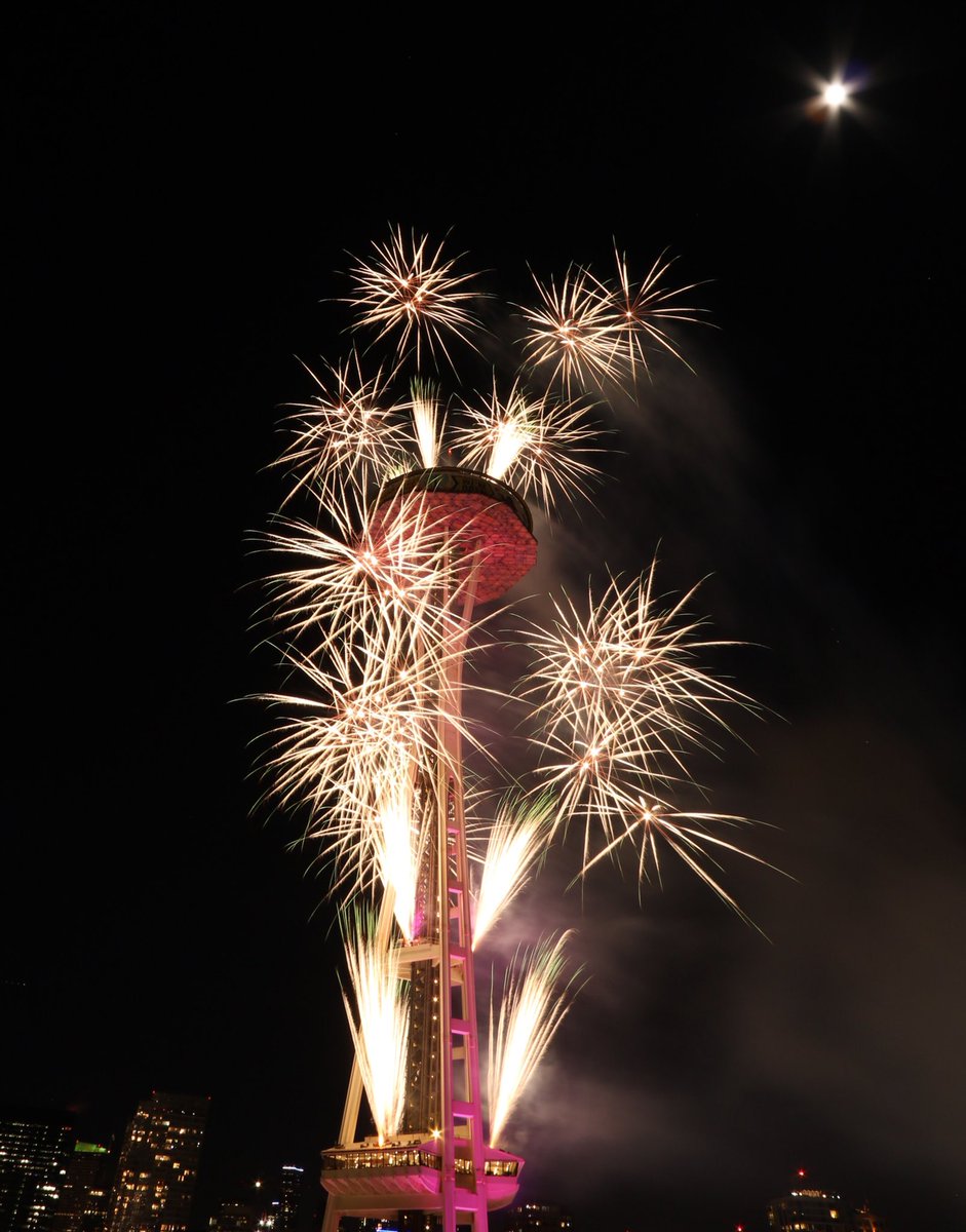 Happy New Year! Thanks to <a href="/TMobile/">T-Mobile</a> for partnering with us for the 5th year in a row to bring you this Seattle tradition! Kudos to <a href="/kexp/">kexp</a> for rocking the soundtrack and to <a href="/KING5Seattle/">KING 5 News</a> for bringing the show to those that couldn’t see it in person! Happy 2018!