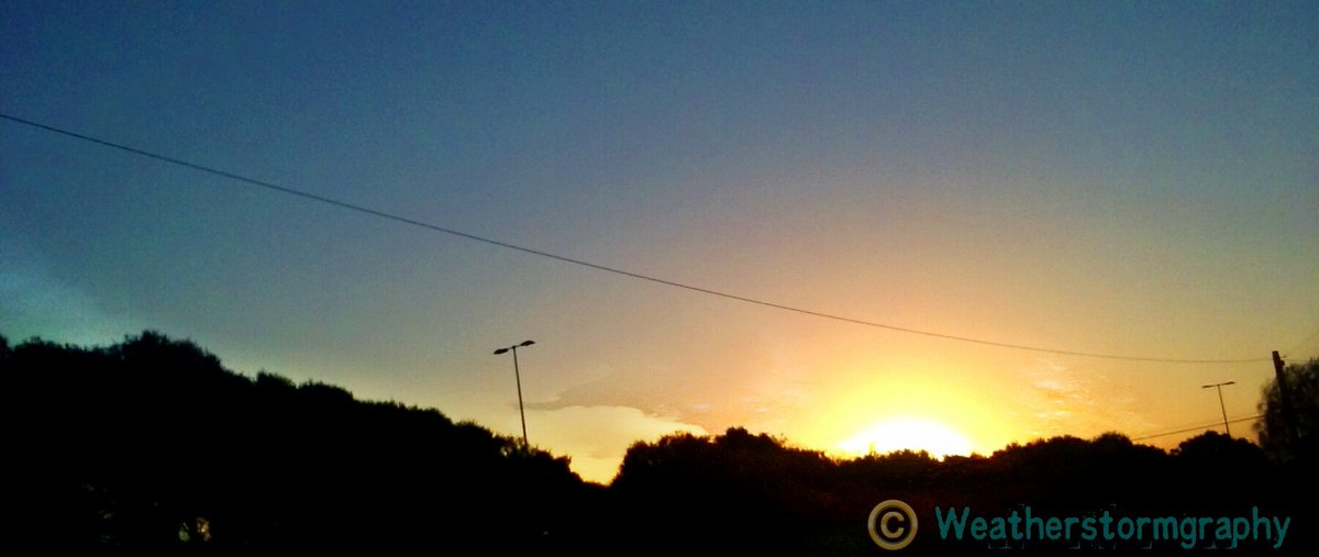 Johnted_113's tweet photo. #2018sunset #firstsunset2018 #firstsunsetoftheyear tonight in #Melbourne #melbourneweather #summer #skyweatheraus @BOM_Vic @vicwx @AusWeatherForum @MicLarkinsPhoto @RowdyRobey @Bombergrl2000 @Melbourne https://t.co/wApcRadaim
