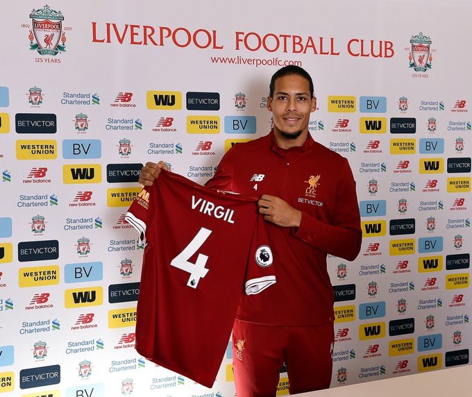 LFCBenelux's tweet photo. Gelukkig nieuwjaar Reds!🥂 https://t.co/c0YbZLSNKd