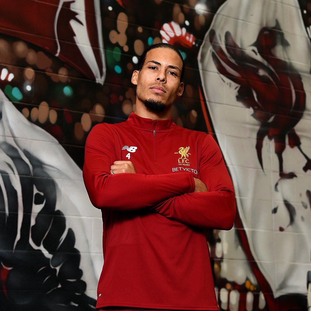 LFCBenelux's tweet photo. Gelukkig nieuwjaar Reds!🥂 https://t.co/c0YbZLSNKd
