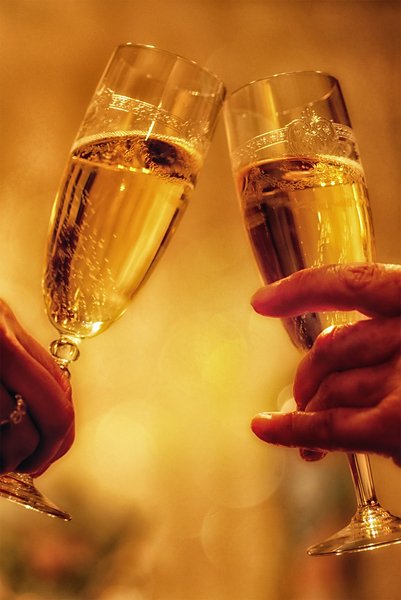 Het is zover! Een toast op het nieuwe jaar maar vooral op onze fusie met @WenZ_NV. Vanaf vandaag zullen we samen de toekomst van onze waterwegen vorm geven. Gelukkig Nieuwjaar!