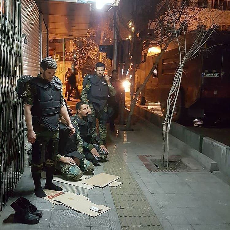 yaminpour's tweet photo. 🔹️خواب بدخواهان برای تبدیل کردن ایران به سوریه تعبیر نخواهد شد.

🔻در حاشیه #اغتشاشات شب گذشته تهران
خدا قوت مردان آرامش و ایمان https://t.co/tHZSxKNCu9