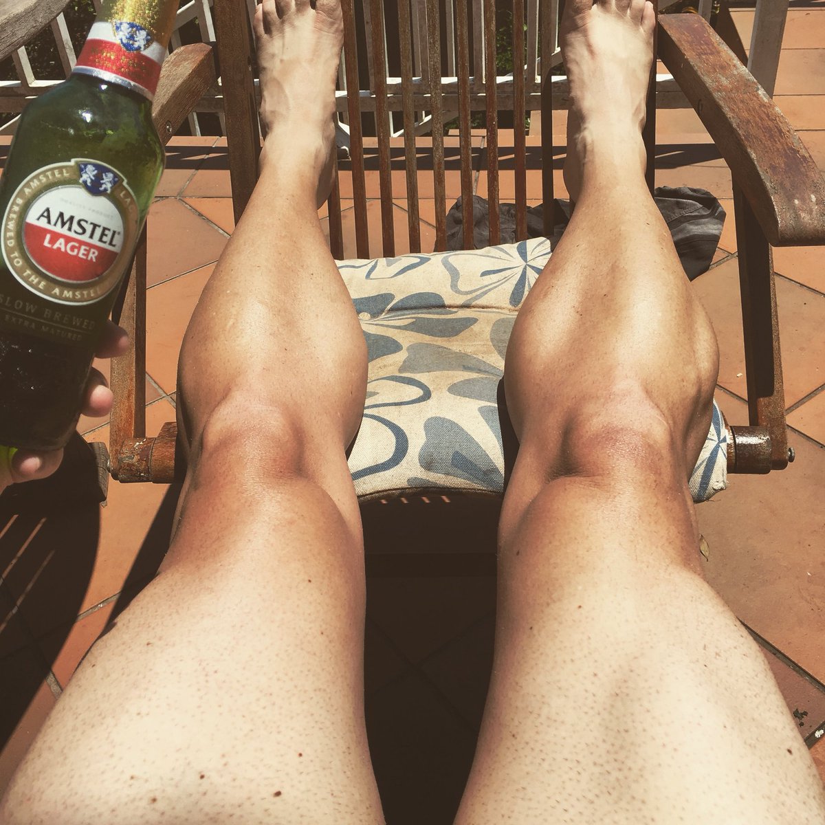 CoachOneTime's tweet photo. The only way to work on that #RunnersTan ๐๐ผโโ๏ธ๐ #HappyNewYear2018 @AmstelLarger #BeerTime ๐บ https://t.co/KXBMhAzyWx