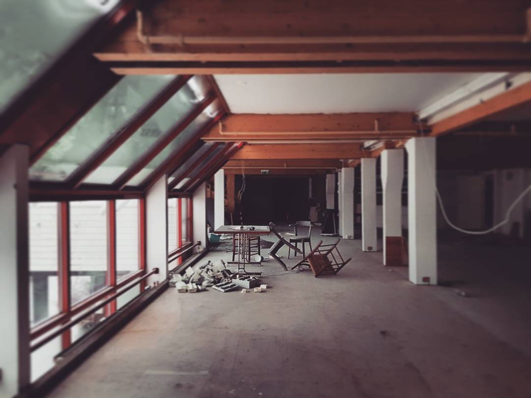NordicUrbex's tweet photo. An abandoned guesthouse for some years....Happy New year 🎉🎉 #urbex #urbexnorway #abandoned #nordicurbex #forlatt @WorldAbandoned @ItsKeithYT https://t.co/KTbUtEuKFO