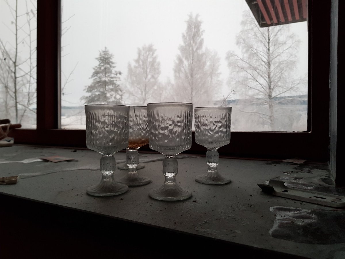 NordicUrbex's tweet photo. An abandoned guesthouse for some years....Happy New year 🎉🎉 #urbex #urbexnorway #abandoned #nordicurbex #forlatt @WorldAbandoned @ItsKeithYT https://t.co/KTbUtEuKFO