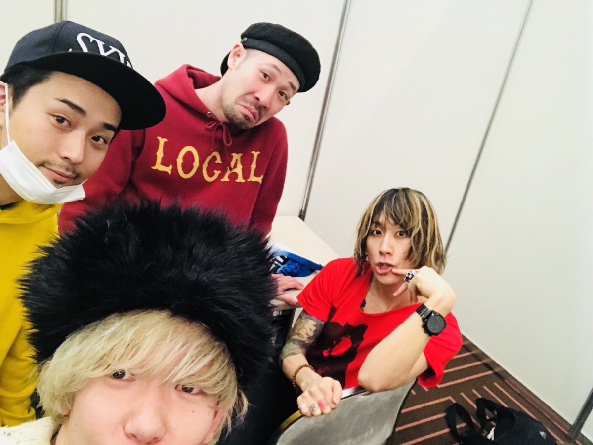 やなぎ、Twitterアカウント作り直したよ」って教えたいので