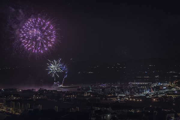 jnrbaker's tweet photo. Some from last night's fireworks in #Dingle - Happy New Year everyone! #Ireland #2018 #newyearseve2017 https://t.co/m30YS0mS3J