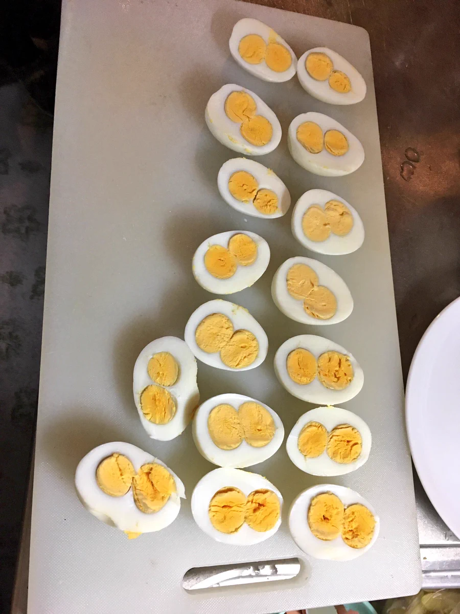 確率は果たしてどれくらい？ゆで卵8個全て双子だった件ｗｗｗ