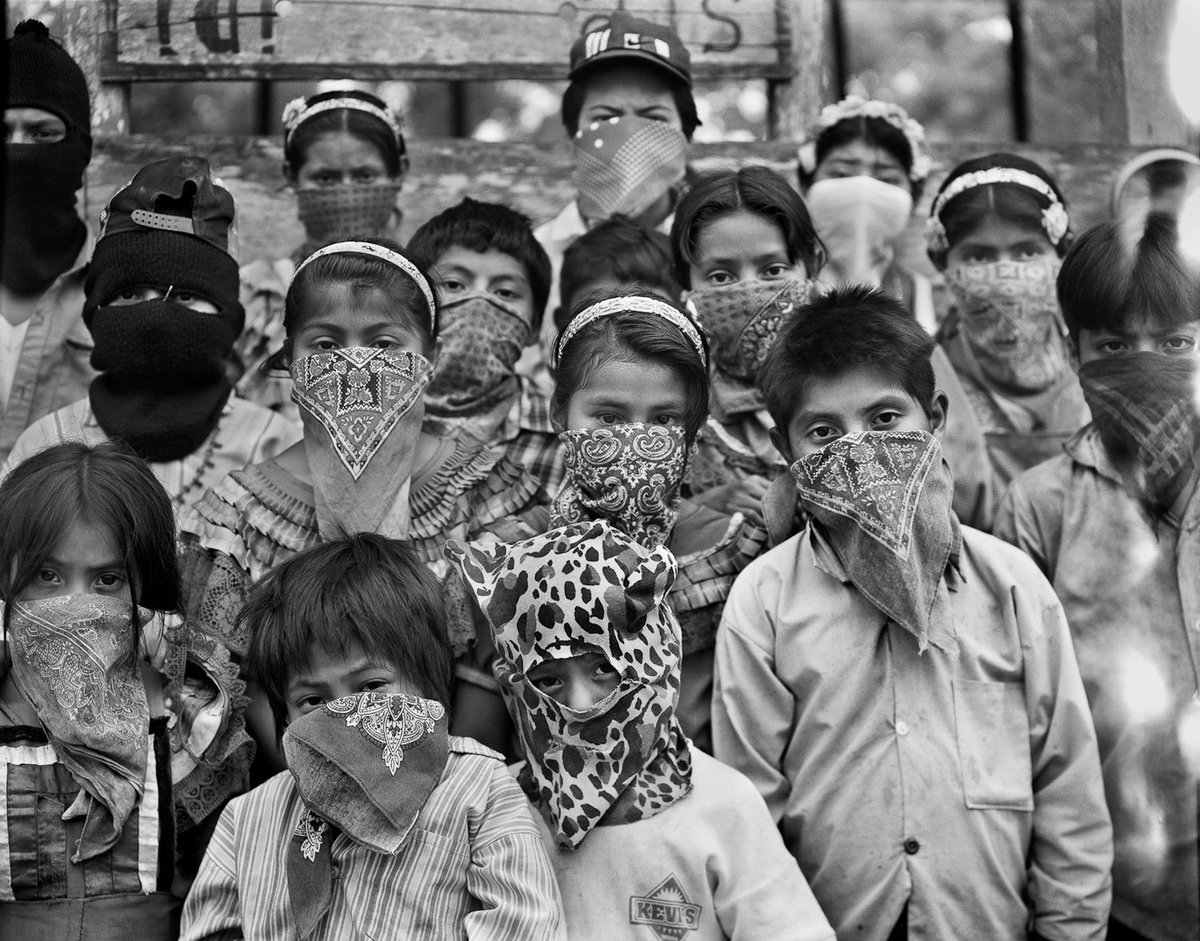 Hoy hace 24 años del levantamiento zapatista, indígenas rebeldes a injusticias.
La dignidad y la pasión está en nosotros. ¡A por el 2018!