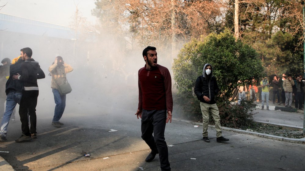 AJEnglish's tweet photo. Iran's President Rouhani says people in the country have the right to protest but warns that violence is unacceptable https://t.co/9GUNITAhoG https://t.co/YNs3rWD78P