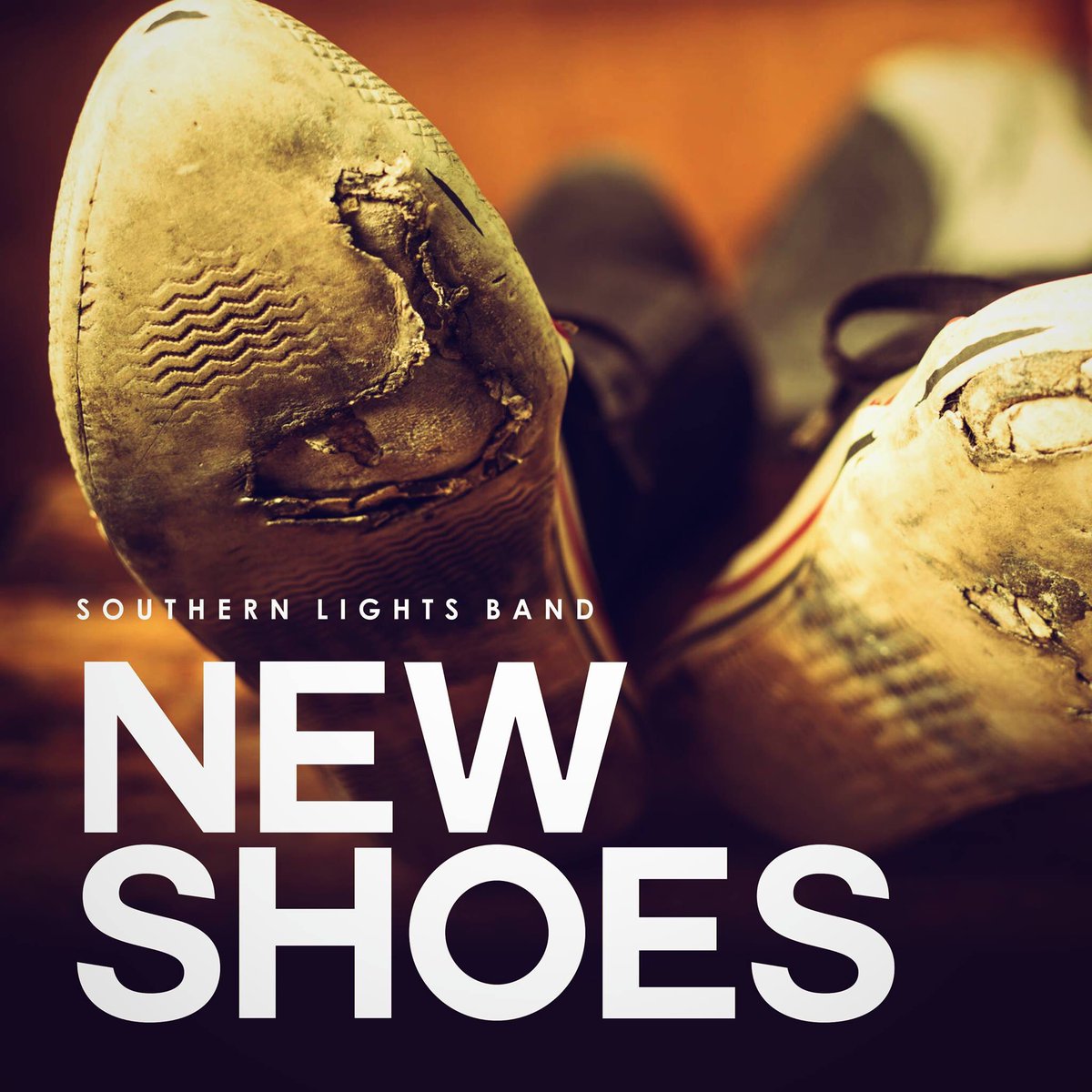 SouthernLightsM's tweet photo. Welcome in 2018! We can’t wait to share our new music with you #newshoessingle #samusic #newyear2018 #itunes #GooglePlayMusic https://t.co/QAQGCiIRyb