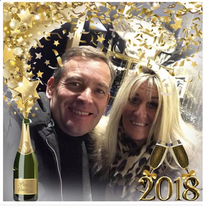 vastenaekel's tweet photo. Bonne année #HappyNewYear2018 #BestSelfies2017 #Happy2018 #ByeBye2017 #Silvester #AMOUR https://t.co/1gEny9EbWe