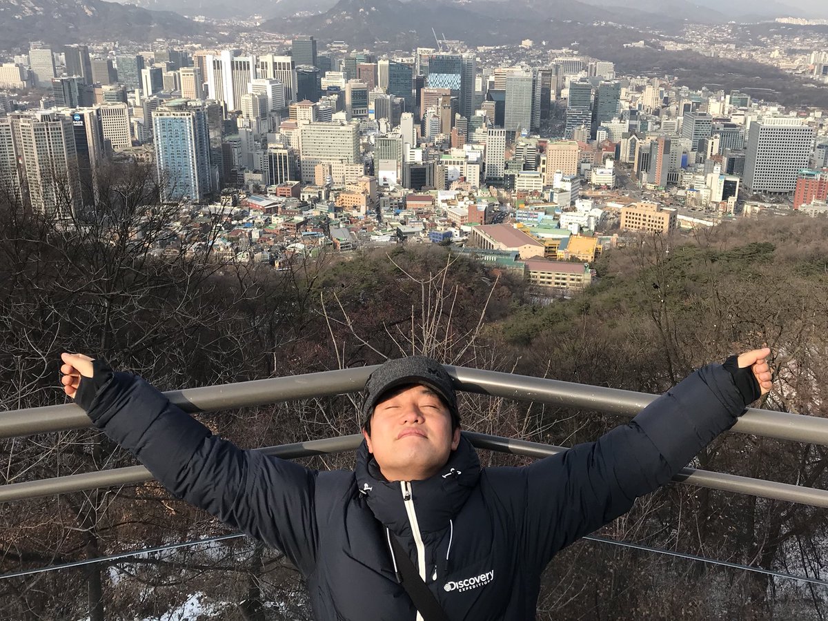 mediamongu's tweet image. 2018년 1월 1일 남산 무산소 정상 정복 기념샷.😂 올해로 현장 누빈지 14년째를 맞이 하네요. 나름 역사가 쓰여지고 있죠?ㅎㅎ 미디어몽구 영상을 봐주고 전파해 주는 모든 분들께 감사 드립니다. 늘 변치않는 한결같은 모습일테니 계속해 잘 부탁 드립니다. 새해 복 &amp;amp; 행복한 나날 되십시오.^^