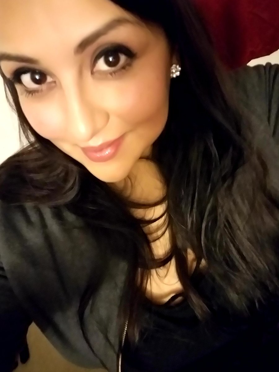 SAHFiancee's tweet image. Playing w my new makeup #colourpop #Loreal #voluminouslashes the new makeup mirror is a def keeper! #ConairReflections #LEDlight #makeupmirror #NYEmakeup