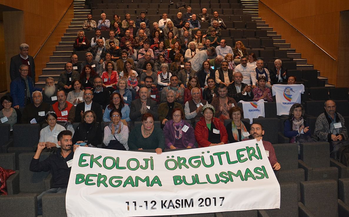 Ekoloji Örgütlerinin 11-12 Kasım Bergama Buluşmasının sonuç bildirgesi açıklandı.
Dayanışma, örgütlenme ve mücadele çağrısı
evrensel.net/haber/342190/d…