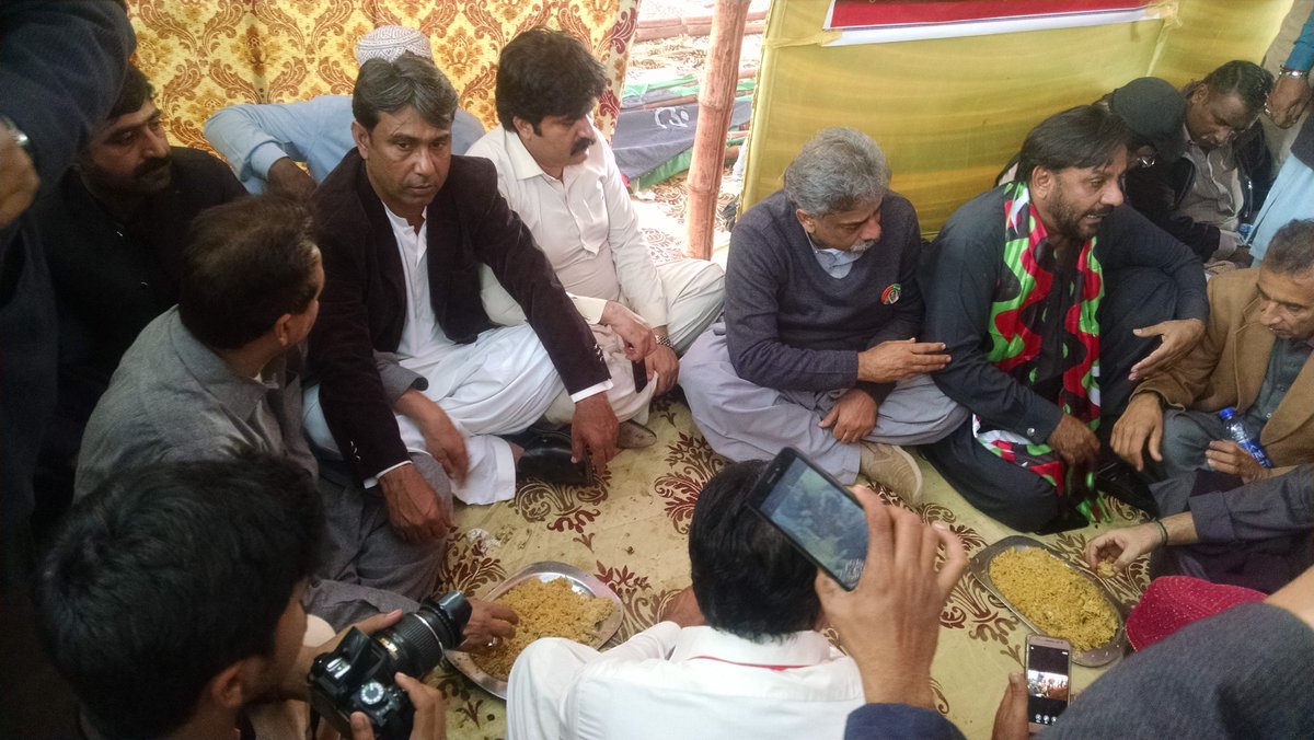 SheerazJatoi6's tweet photo. At Larkana 27 Dec 
From Distt Hyderabad https://t.co/4akDVf4T76