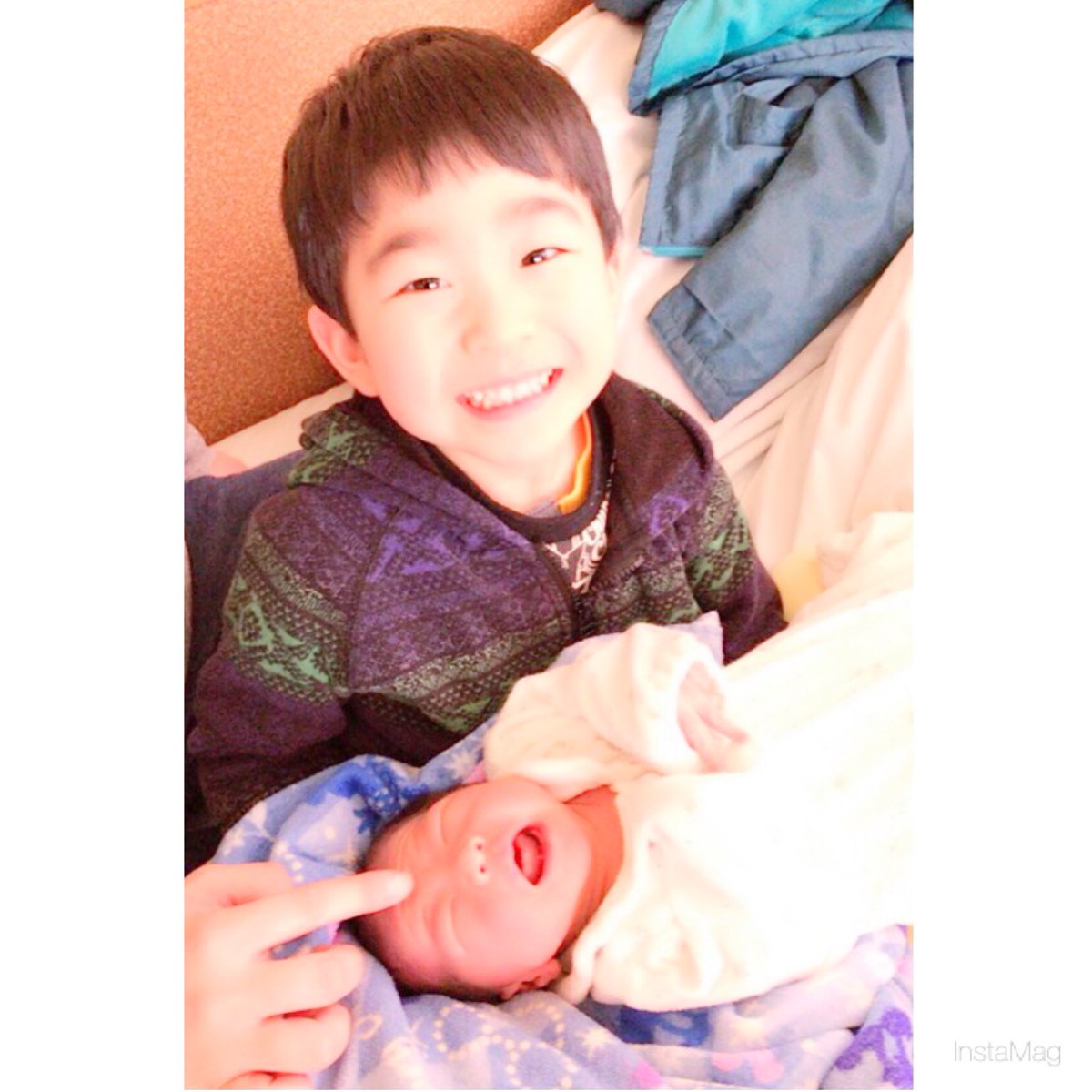 aribuu009's tweet photo. 🎍🐶明けましておめでとうです🐶🎍
落ち着いたので【ご報告✨】です🙂！

12月30日に元気な男の子👶を出産致し
ましたっ( 〃 ˆᴗˆ 〃 )👏✨
ひなた君お兄ちゃんになりました😆🙌

まだまだ未熟なママですが家族４人で
笑って過ごせるように頑張りたいです❣️ https://t.co/pu2PGW8Bx5