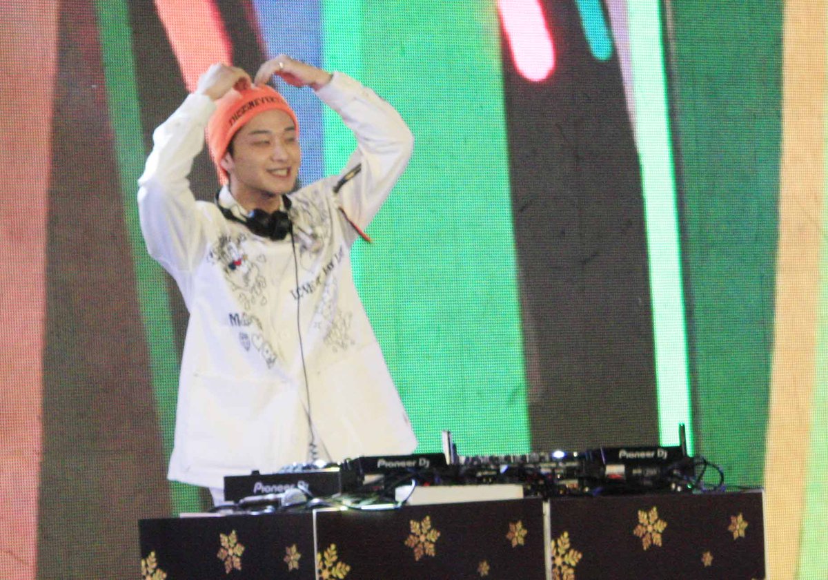 nuhottest's tweet photo. รูป เอามาฝาก #DJCamine #EMWinterwonderland #งานดีบอกต่อ เสียง2เสียงสามบอกเลย https://t.co/RHIyh0xoDg