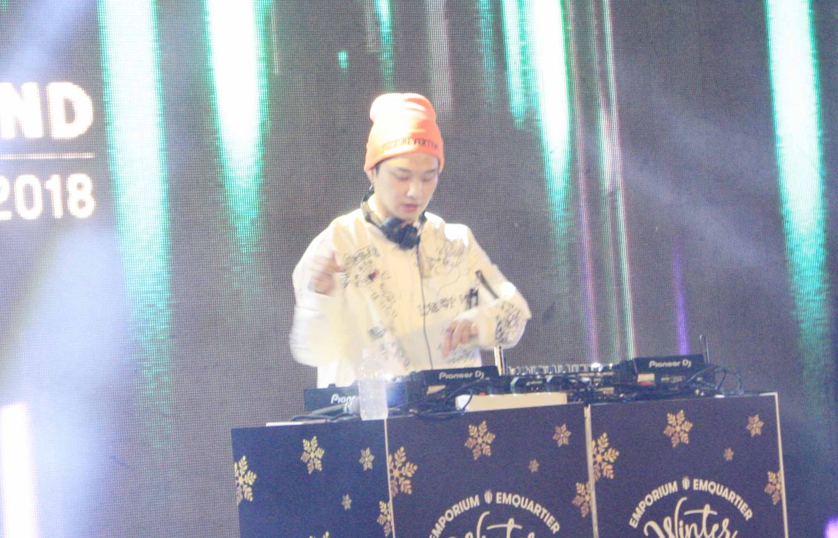 nuhottest's tweet photo. รูป เอามาฝาก #DJCamine #EMWinterwonderland #งานดีบอกต่อ เสียง2เสียงสามบอกเลย https://t.co/RHIyh0xoDg