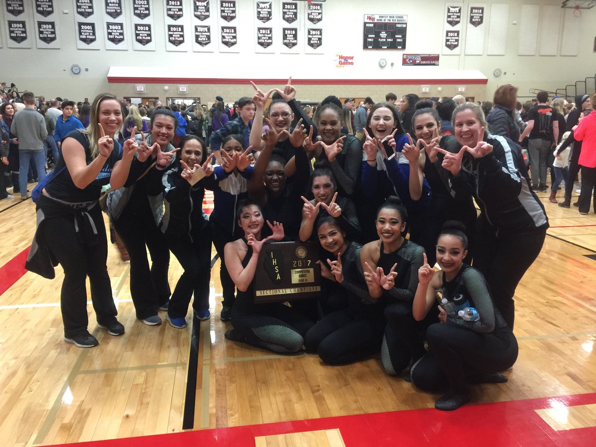 MG_Champion's tweet image. MT @Pioneer_Press: Maine East Blue Demons athletics 2017 year in review trib.in/2leTLtQ #PioneerSports