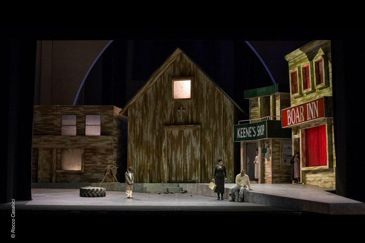 OperaClick's tweet photo. Come ormai consuetudine, a fine di questo 2017 offriamo ai lettori di #OperaClick un florilegio delle recensioni dei migliori spettacoli selezionati dai nostri collaboratori. Con l'occasione auguriamo a tutti voi un felice 2018. https://t.co/sxkVjoZDY9 https://t.co/oHJOV1s7fk