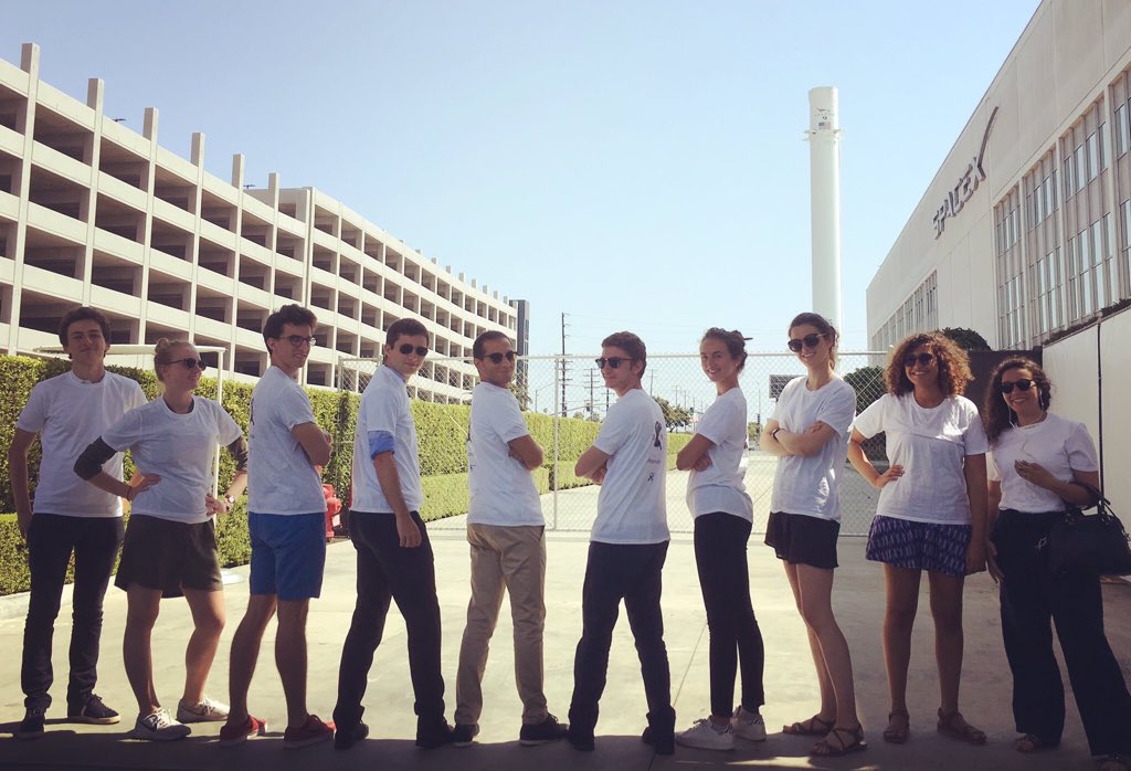 AdrienBsy's tweet photo. Bonne année 2018 ! Merci aux 75 X15 et 72 X16 pour cette formidable année passée avec vous à la présidence d’ @AstronautiXSC. Continuons d’inspirer les jeunes ingénieurs et à faire de l’Espace un levier exceptionnel à @Polytechnique pour former ingénieurs et décideurs de demain https://t.co/BTvj43VOOH