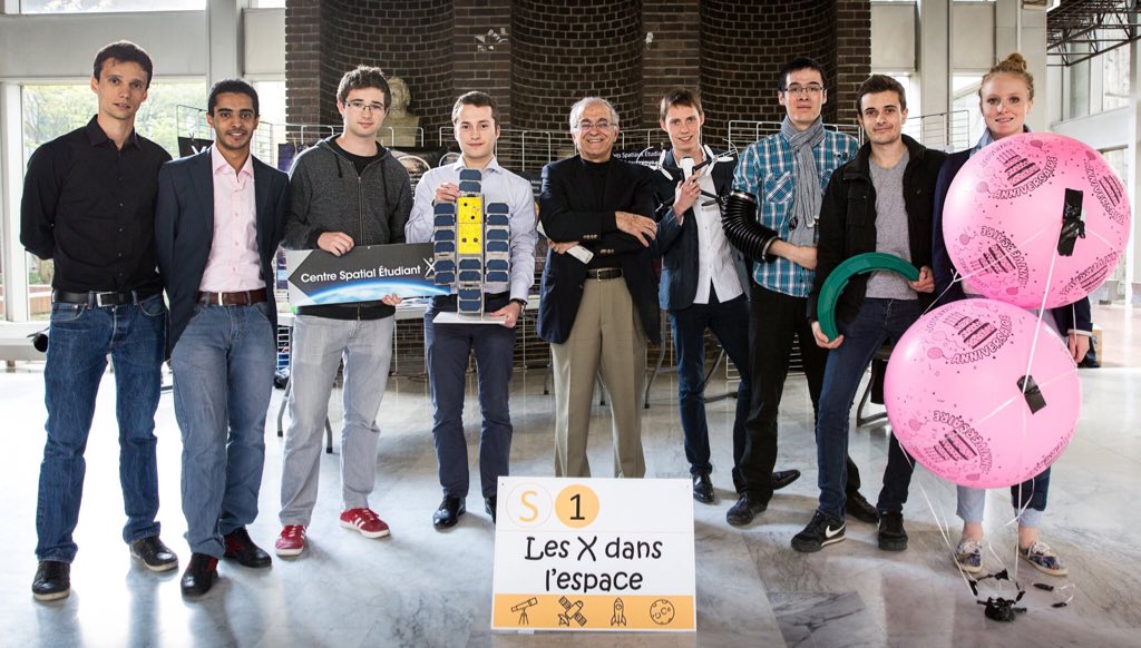 AdrienBsy's tweet photo. Bonne année 2018 ! Merci aux 75 X15 et 72 X16 pour cette formidable année passée avec vous à la présidence d’ @AstronautiXSC. Continuons d’inspirer les jeunes ingénieurs et à faire de l’Espace un levier exceptionnel à @Polytechnique pour former ingénieurs et décideurs de demain https://t.co/BTvj43VOOH