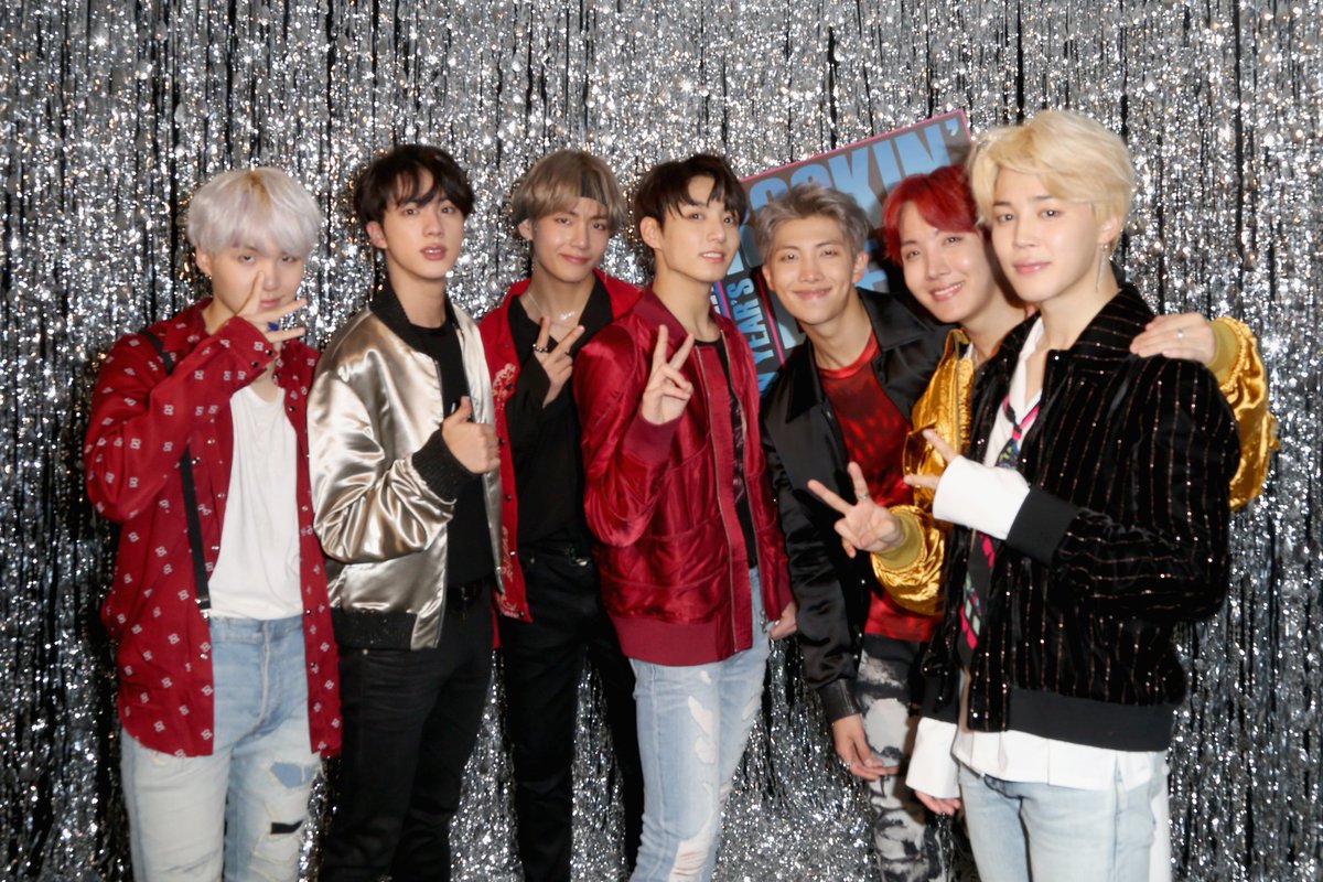 arabela46661834's tweet photo. WATCH: #BTS Lights Up “Dick Clark’s New Year’s Rockin’ Eve” Stage With “DNA” And... https://t.co/2kfN7lPYYT by #BTS_BiTS via @ridder_co https://t.co/mQq8nEuCFN