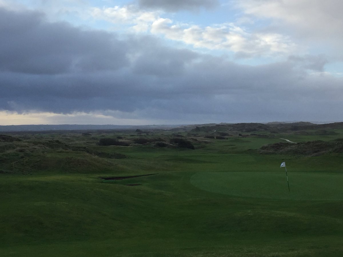 NikkiG75's tweet photo. Well if I had any cobwebs they were blown away good &amp; proper after that round of golf! #40mphwind #golf #madness !! @SauntonGolfClub https://t.co/cb7tFiWHsI