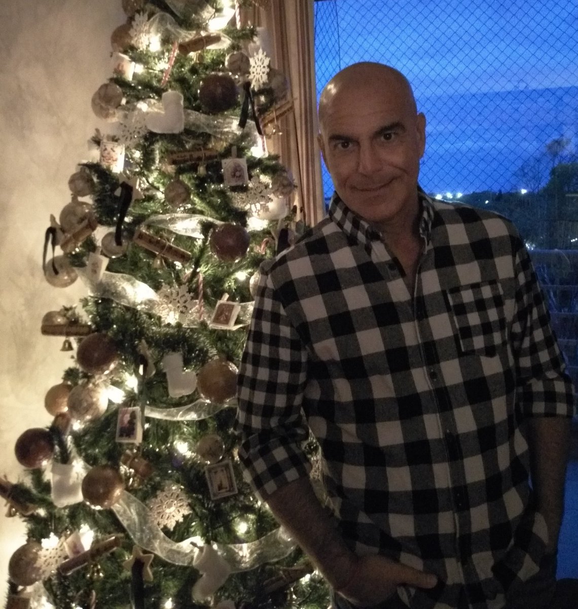 ORLANDONETTI's tweet photo. Mucha salud! Todo lo demás, llegará... FELIZ 2018!!! #felizañonuevo #feliz2018 #felizaño #salud https://t.co/P3GL2NMw1X
