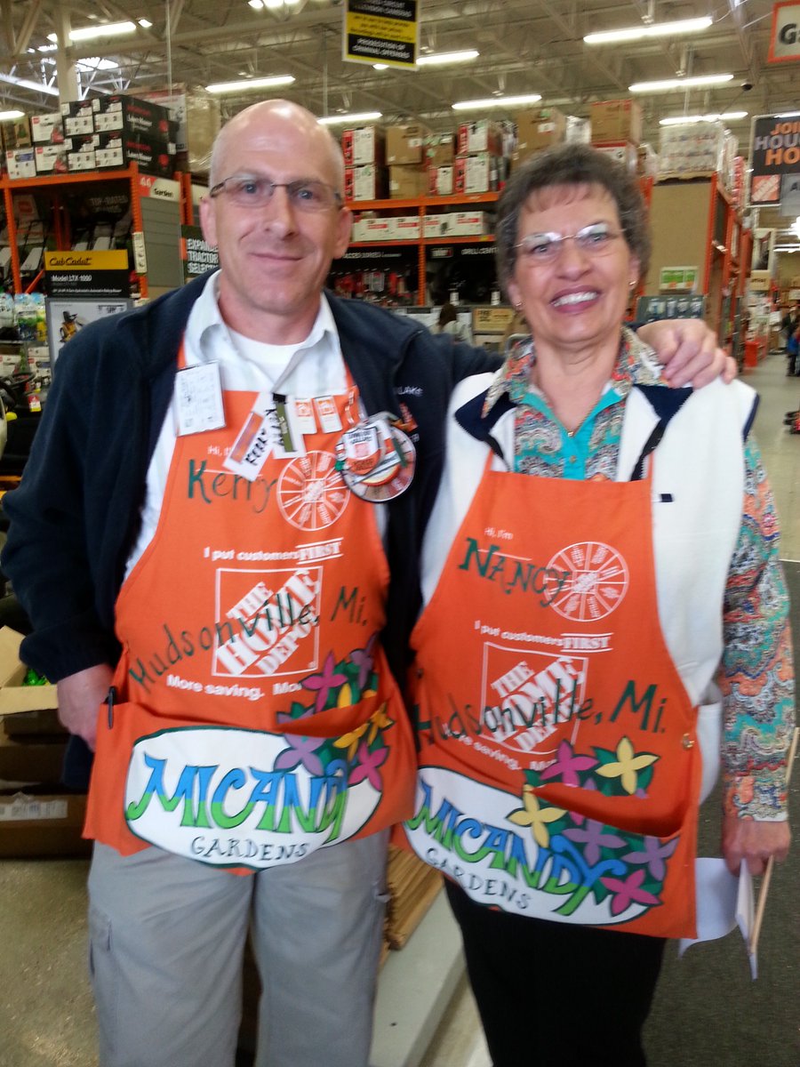 MicandyHD's tweet photo. We loved how these two associates decorated their aprons! Having peeps in the stores taking care of plants is key to success! Best wishes for 2018. https://t.co/sNukQ3x9nY