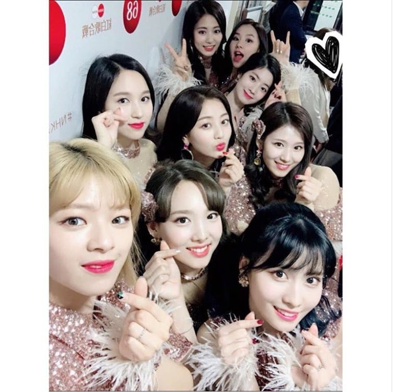 twonces's tweet photo. HAPPY NEW YEAR TWICE AND ONCE! May 2018 be a year with a lot of health, peace, love and happiness. All the best to you, babies. ❤️💫 https://t.co/EWqK1U5bcT