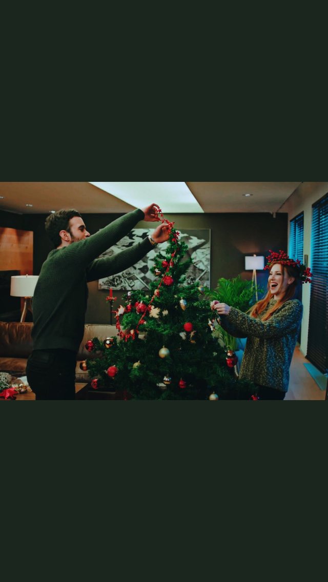 Bu yıl en güzel yıldı.2018'de çok güzel bir şey olacak.Üçüncü kız çocuğumuz ada...Kocamı çok seviyorum&amp;Çocuklarımdan gurur duyuyorum. Hayat ne güzel!