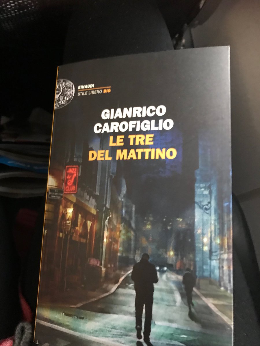 CarmenChierchia's tweet photo. Primo libro dell’anno. Comprato in aeroporto e quasi divorato in aereo. Libri come migliori amici. @GianricoCarof https://t.co/DAd6plv1wK