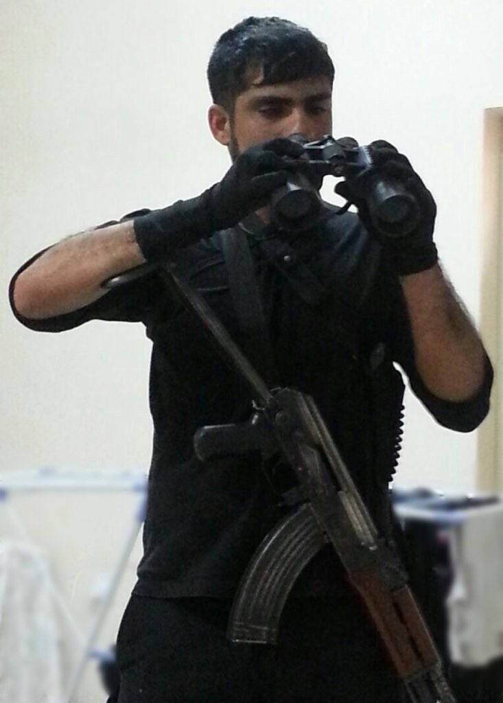khasef_Alnael14's tweet photo. البعض يطلق ع عملية تحرير الأسرى من #سجن_جو في مثل هذا اليوم من العام الماضي بالهروب الكبير بل هي عملية بطولية لتحرير الأسرى مرغت أنوف الطغاة المتجبرين نفخر بك يا #رضا_الغسرة وبرفاقك
#الشهيد_رضا_الغسرة
#أعظم_الجهاد_سيوف_الثأر
#يازهراء
#البحريـن
#المقاومة_البحرانية
#banrain https://t.co/IiNyoe8elO