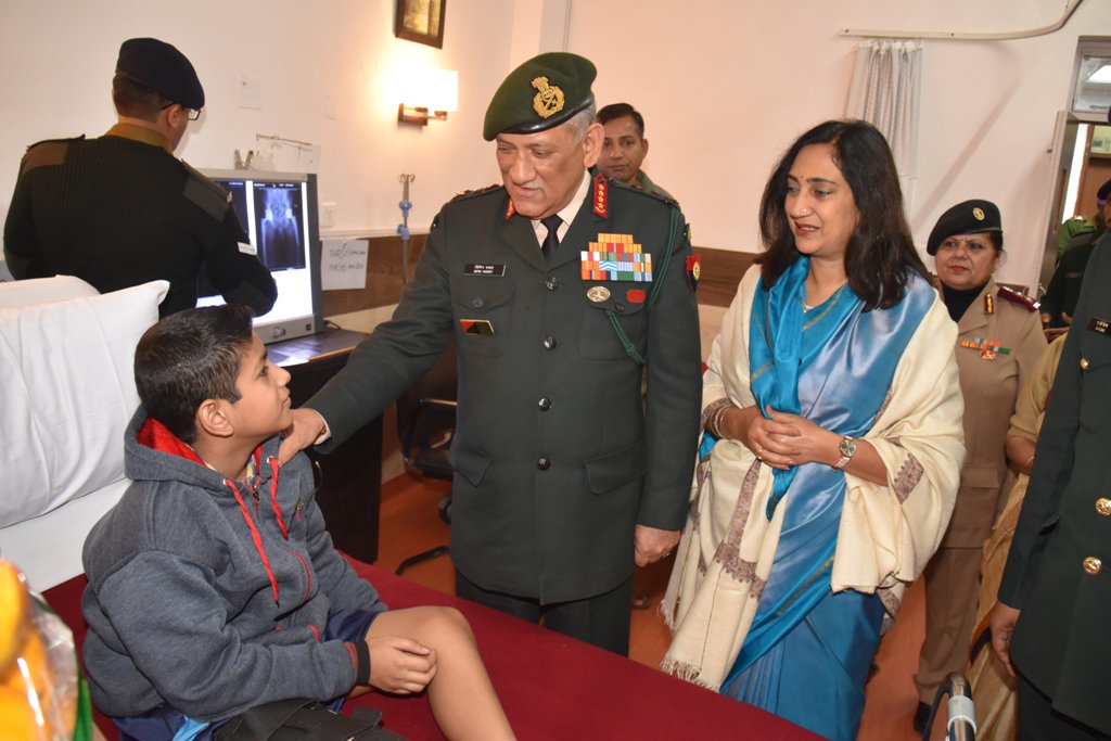 ADG PI - INDIAN ARMY on Twitter: "Well being of the fraternity is always  important.General Bipin Rawat #COAS and Mrs Madhulika Rawat, President AWWA  visited Army Hospital (Research & Referral), Delhi Cantt