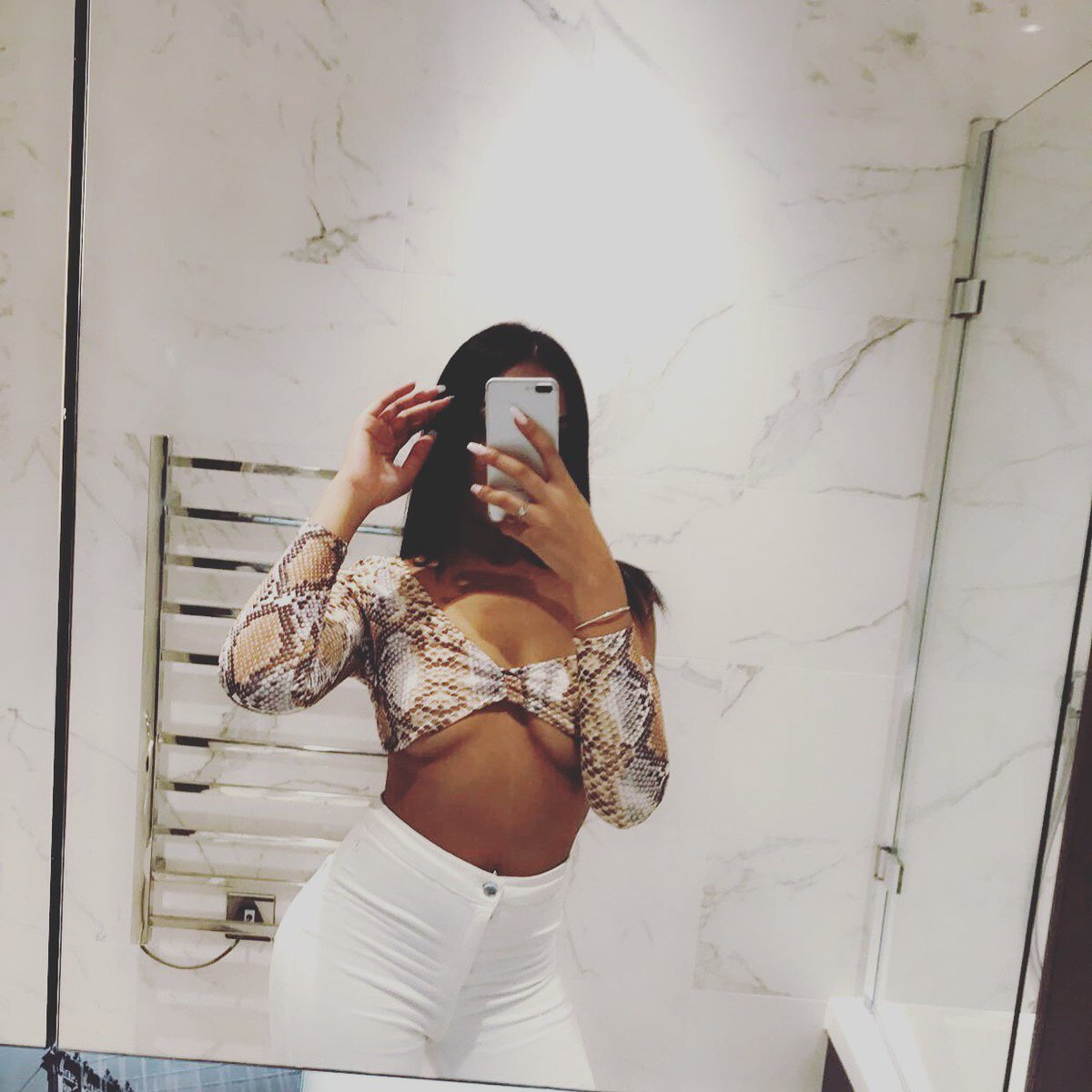 Mirror selfie queen. #Bye2017