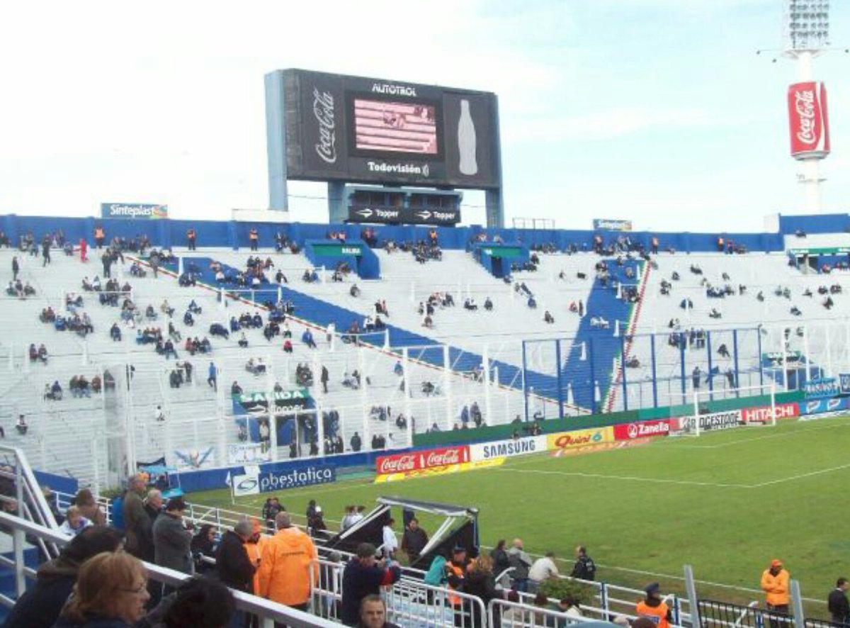 Redes_Racing's tweet photo. Viste cuando cumplis en verano y no va nadie al cumple?
Bueno...
Hoy cumple años indeBendiente y Velesh...
Son del mismo signo (? 😂 https://t.co/hvjWaX8kTs