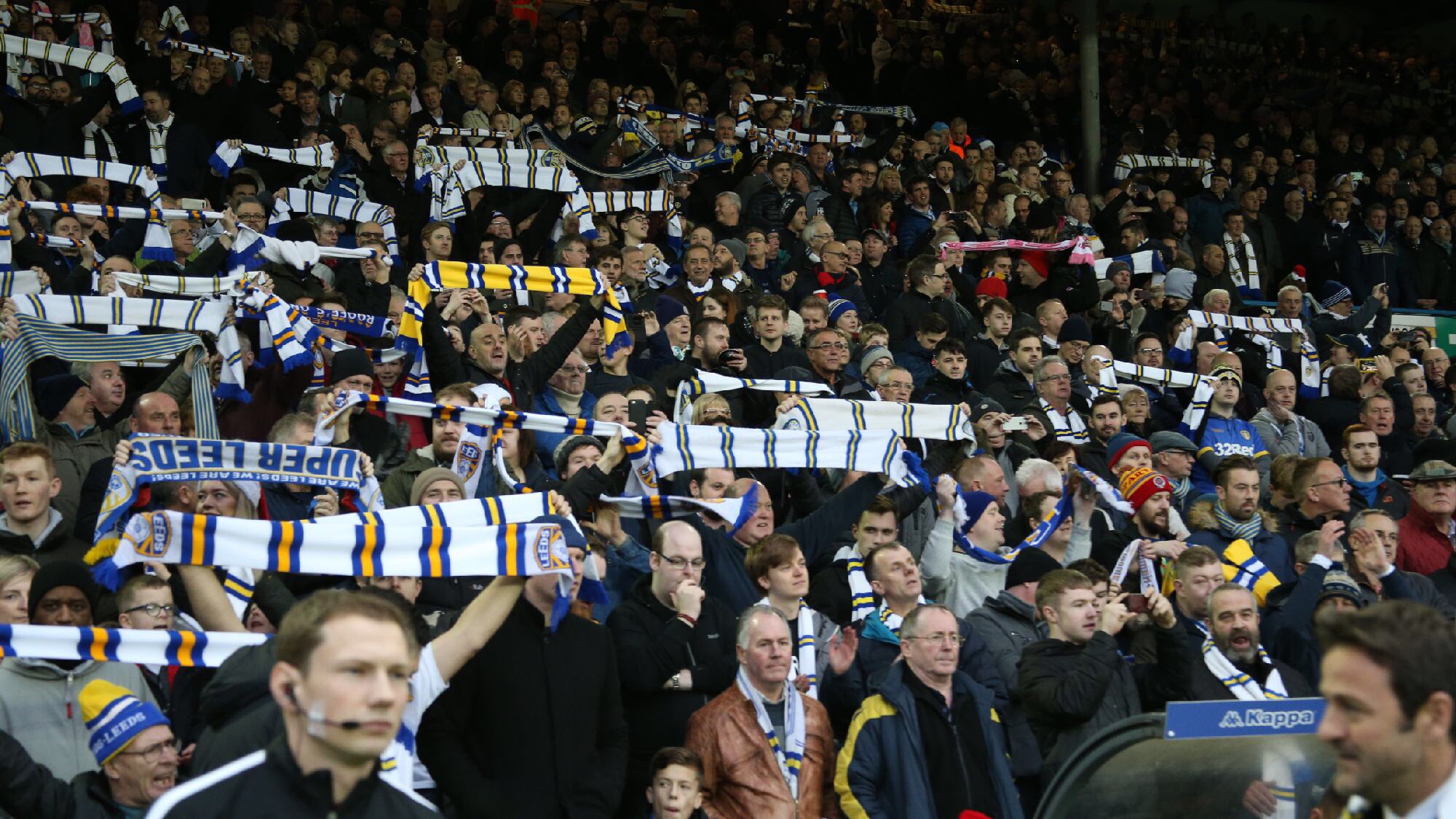 Leeds cheap united scarf