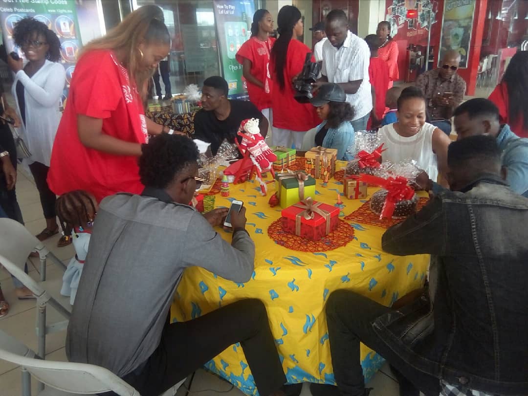 NIPOSTHQ's tweet photo. MUFU has lots of visitors right now but he'd like to have more 🎊🎊🎊
.
.
Catch him at: 🏢Ikeja City Mall, Lagos .

Take pictures if when you spot him or the BUS . use the tag #12GiftsNipost 🙌🙌 https://t.co/5WMtXB7VC8