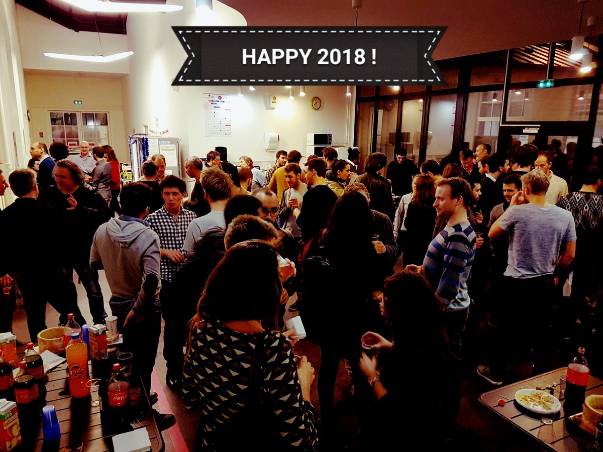 Agoranov_innov's tweet photo. Toute l'équipe #Agoranov vous souhaite une belle année 2018 ! #innover #Entreprendre #deeptech #FunInnovation https://t.co/FFXLFS6C9f
