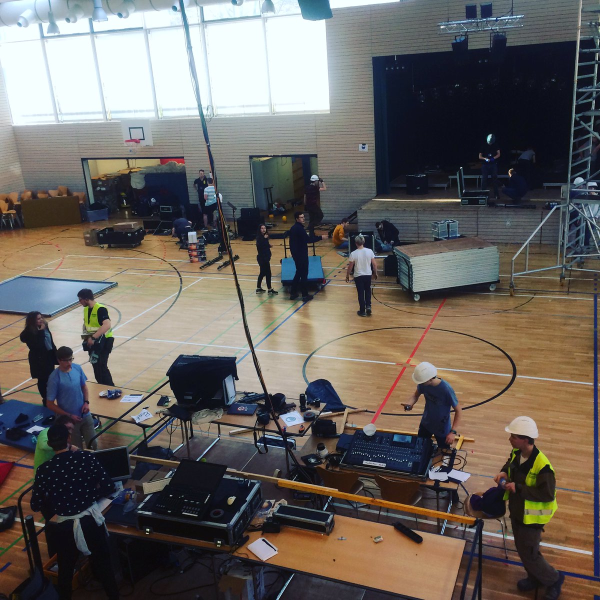 JESUSlive_co's tweet photo. Aufbruchsstimmung im St. Benno Gymnasium. Es war ein fantastisches JESUSlive 2017! Bis zum nächsten Mal!!

Things are coming to an end at the St. Benno Gym. We had a fantastic JESUSlive 2017! Until next time!!

 #jl17 #JESUSlive2017 https://t.co/N4cUE443W2