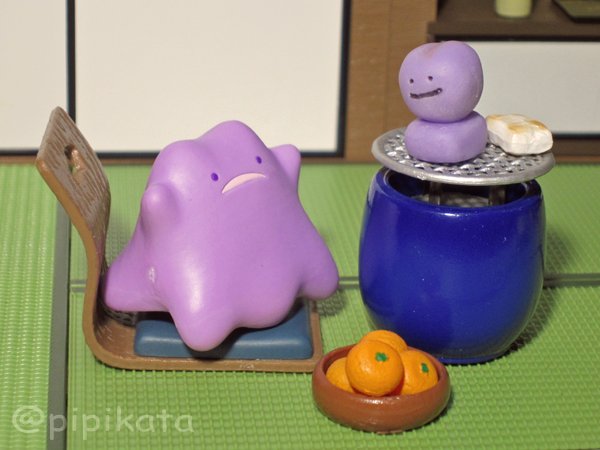 Pikata Twitter પર お餅を焼くメタモンちゃん ポケセンのガチャのこのメタモンちゃん 表情がとても可愛いですよね W ねんどでメタモンっぽいお餅を作って火鉢に乗っけてみました 他の小物等はリーメントさんのです あまりお餅っぽく見えないですけど