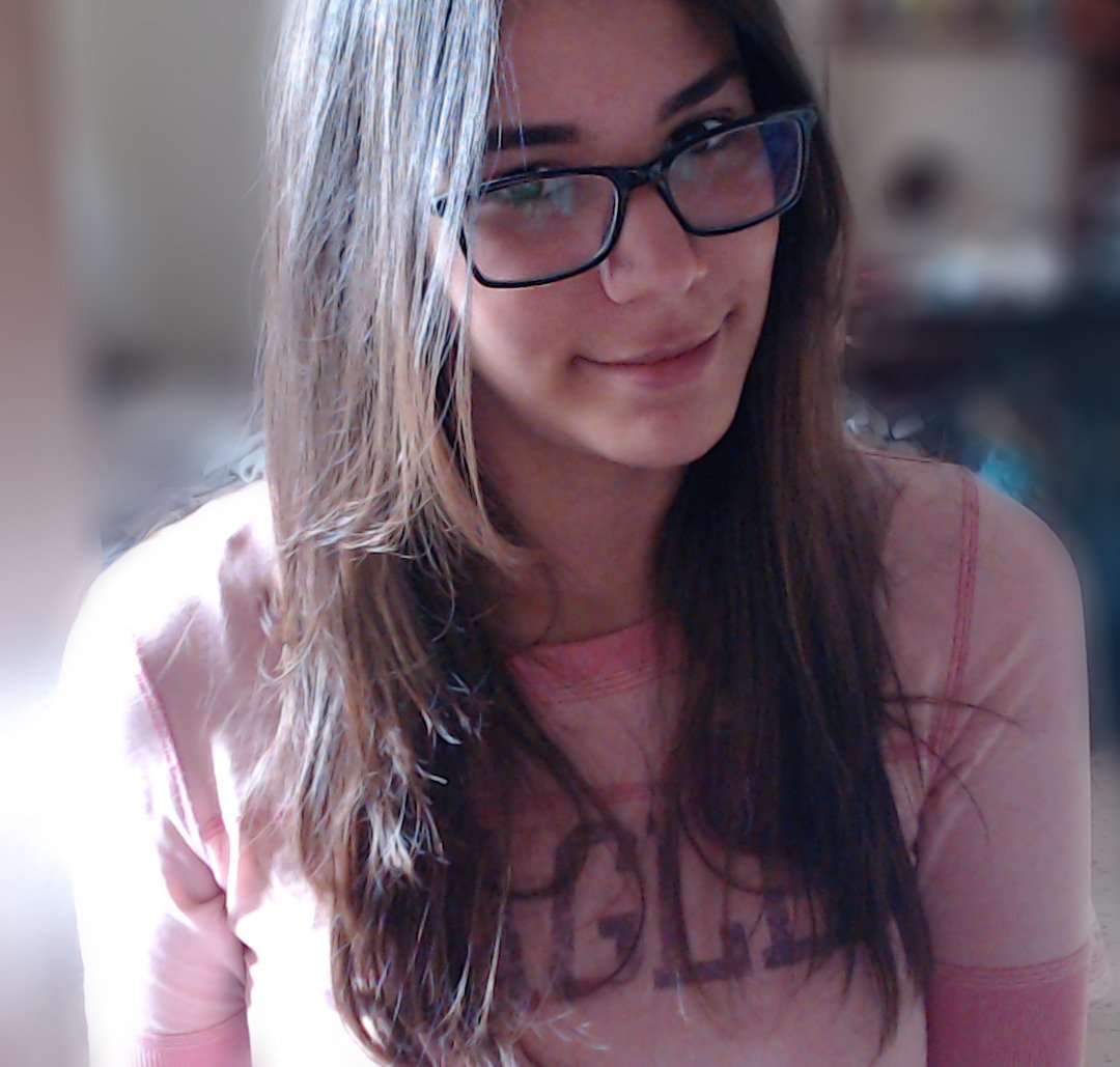 Ragenroll's tweet photo. I have a webcaaaaaaaam! and this is my first photo =) I'll be uploading more videos with my face to see my reactions! First one: Diablo III - uhhh scary! (I'm scared of death, I was playing seasonal hardcore, lol) https://t.co/yBdsizdaWS