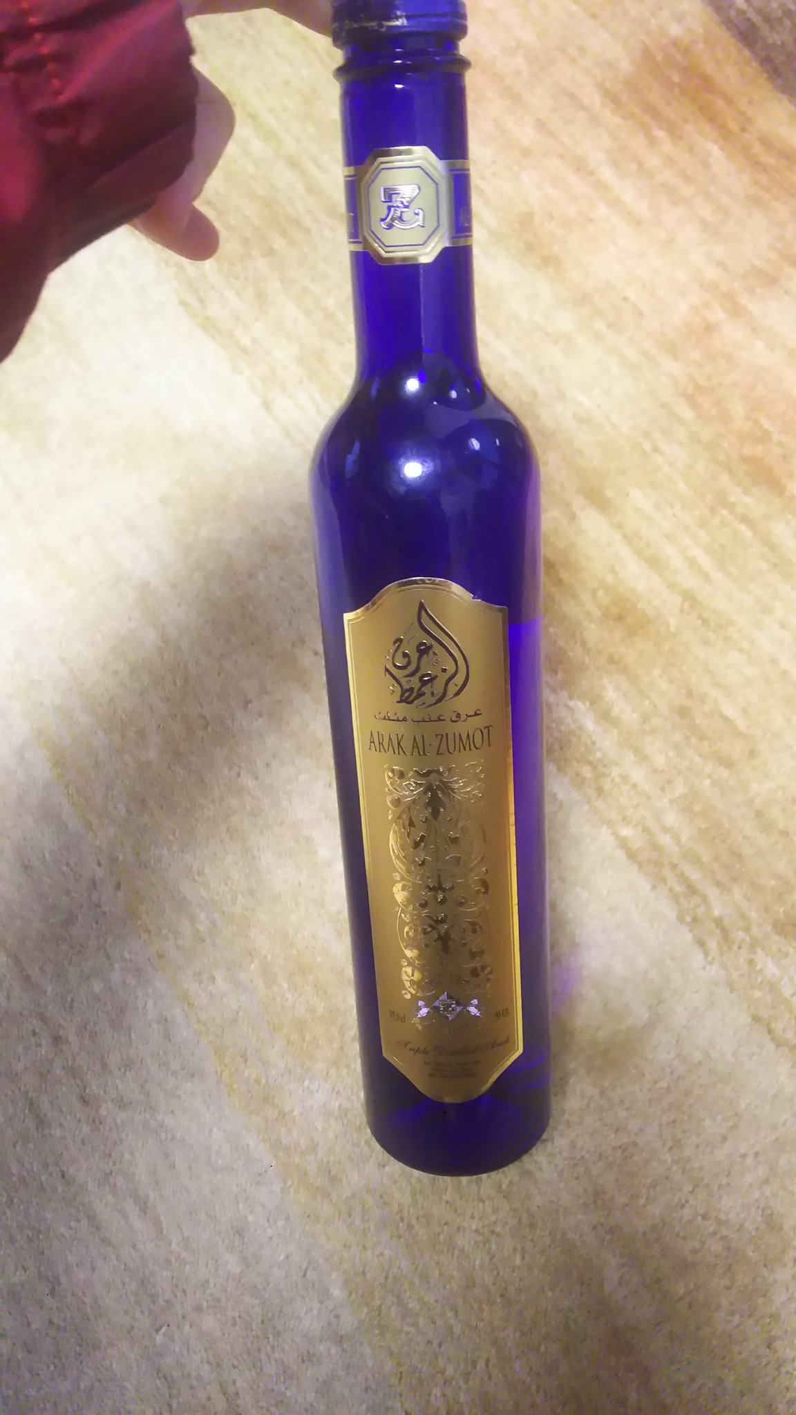 ふじさわちか 藤澤知香 はい おったまげーなお正月です 大阪でゆっくりしてます 兄夫婦が 手土産に変わったお酒持って来てくれた ヨルダンのお酒らしい みんなで恐る恐る飲んでみたけど すっごい香辛料が強くてアラビアンって感じの後味がします