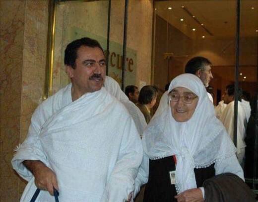 saidercan's tweet photo. "Çocuklarımdan en az Muhsin'i gördüm. "Devlet, millet çağırıyor" der giderdi. O bir defa devletini bekledi, kimse gitmedi"

Rahmetli Muhsin Yazıc��oğlu'nun annesi https://t.co/i5JeaPVP1d