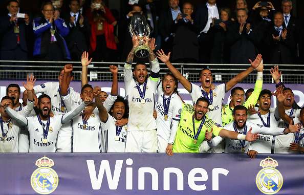 ElgoldeAndres's tweet photo. El @realmadrid ha celebrado la entrada del nuevo año recordando los cinco títulos logrados en 2017. ¿Logrará igualar esta gesta en el 2018? https://t.co/GIjlyECNCW https://t.co/oPsSG8MrUG
